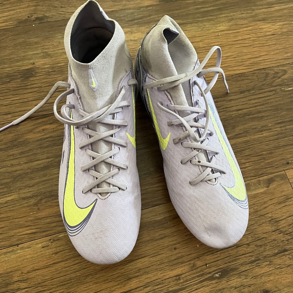 Size 9 Soccer Cleats